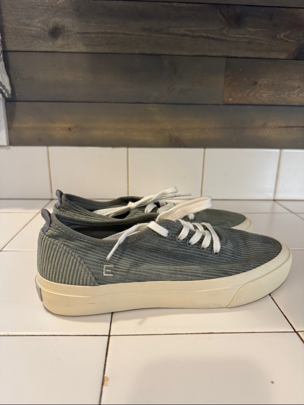 Everlane Unisex Sage Green Corduroy The Forever Sneaker with White Laces W/8 M/6